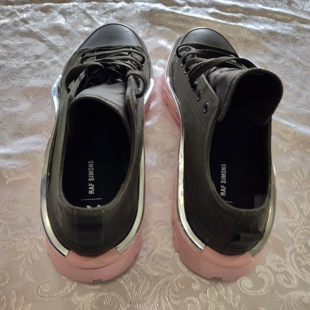 Shoes - Picture 5 of 5